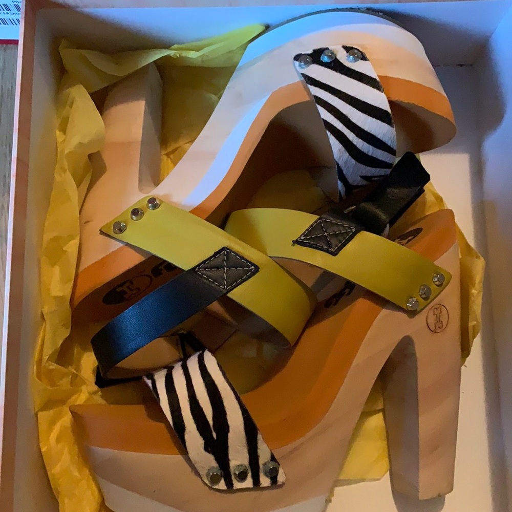 Flogg women shoes size 8.5 NIB